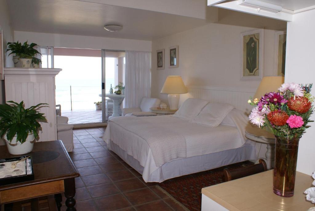 The Pink Lodge On The Beach Wildernis Room photo